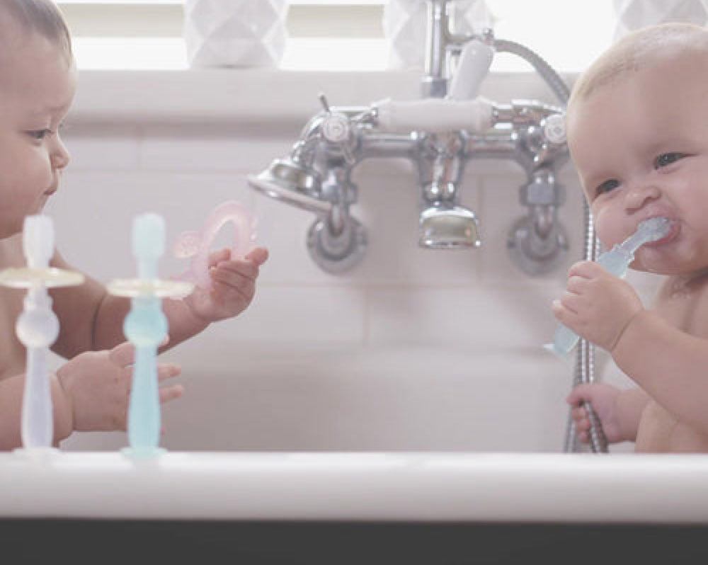 
                
                    Load image into Gallery viewer, 360° Silicone Toothbrush (6 months+)
                
            